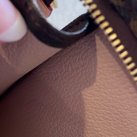 ❌❌SOLD❌❌LOUIS VUITTON❤️GAME ON TOILETRY POUCH 26❤️ - Picture 4 of 12